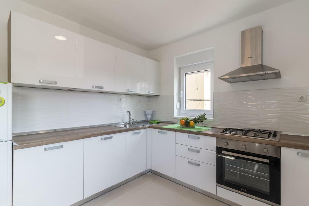 Apartments Mira พูลา ภายนอก รูปภาพ