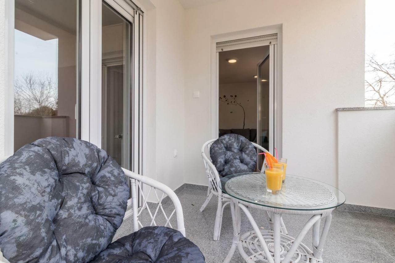 Apartments Mira พูลา ภายนอก รูปภาพ