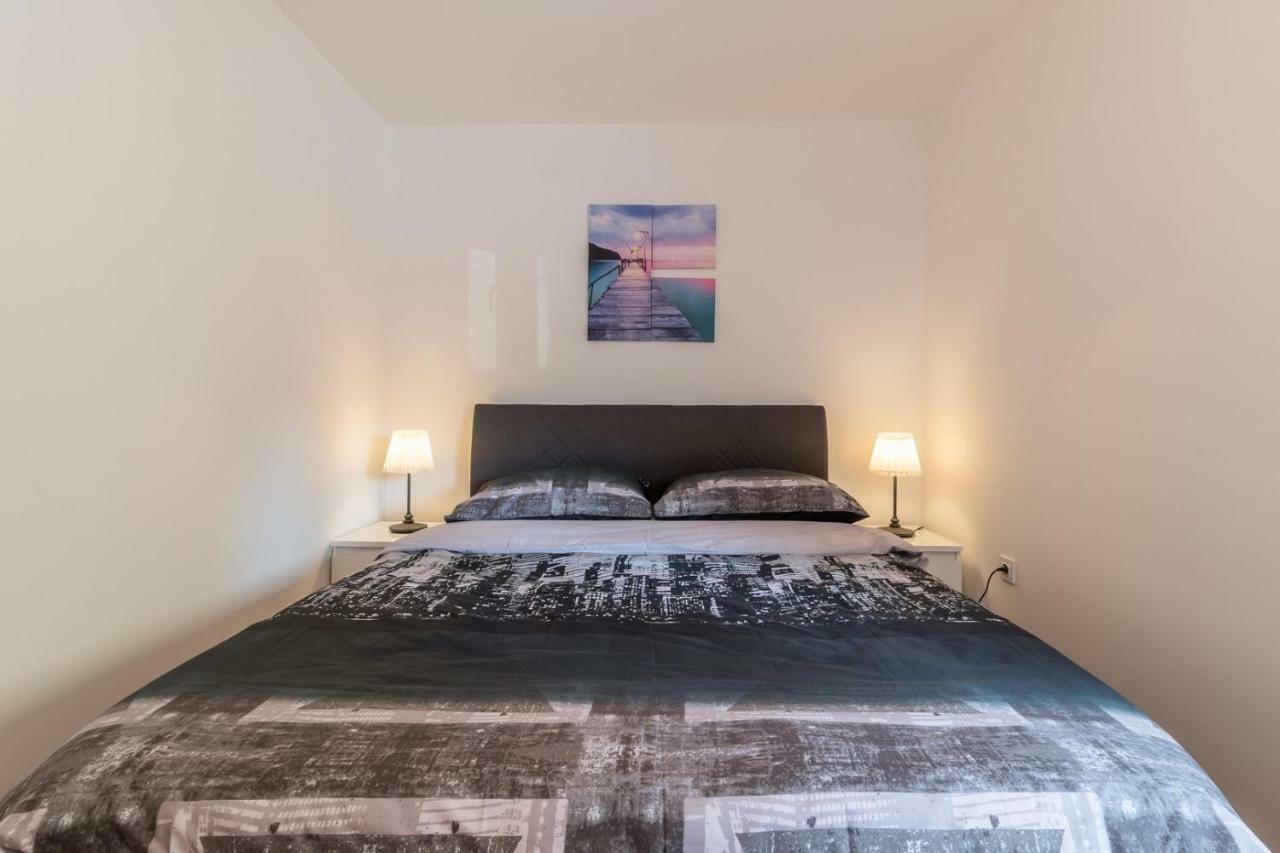 Apartments Mira พูลา ภายนอก รูปภาพ