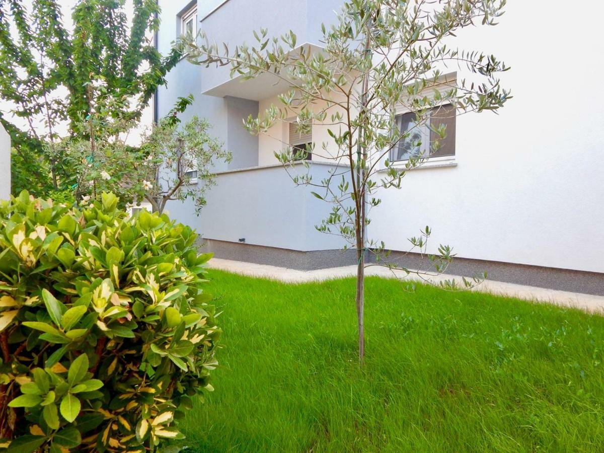Apartments Mira พูลา ภายนอก รูปภาพ