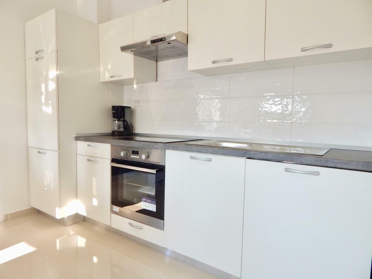 Apartments Mira พูลา ภายนอก รูปภาพ