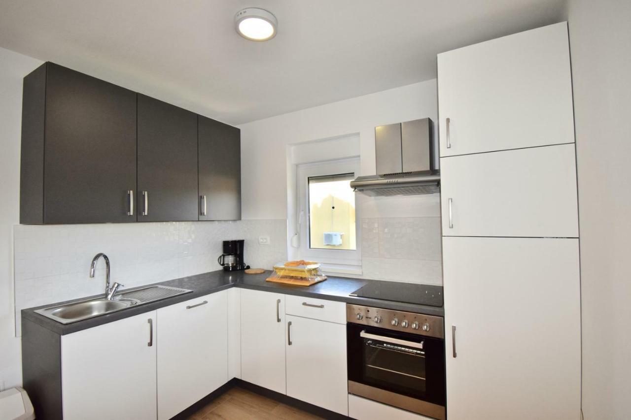 Apartments Mira พูลา ภายนอก รูปภาพ