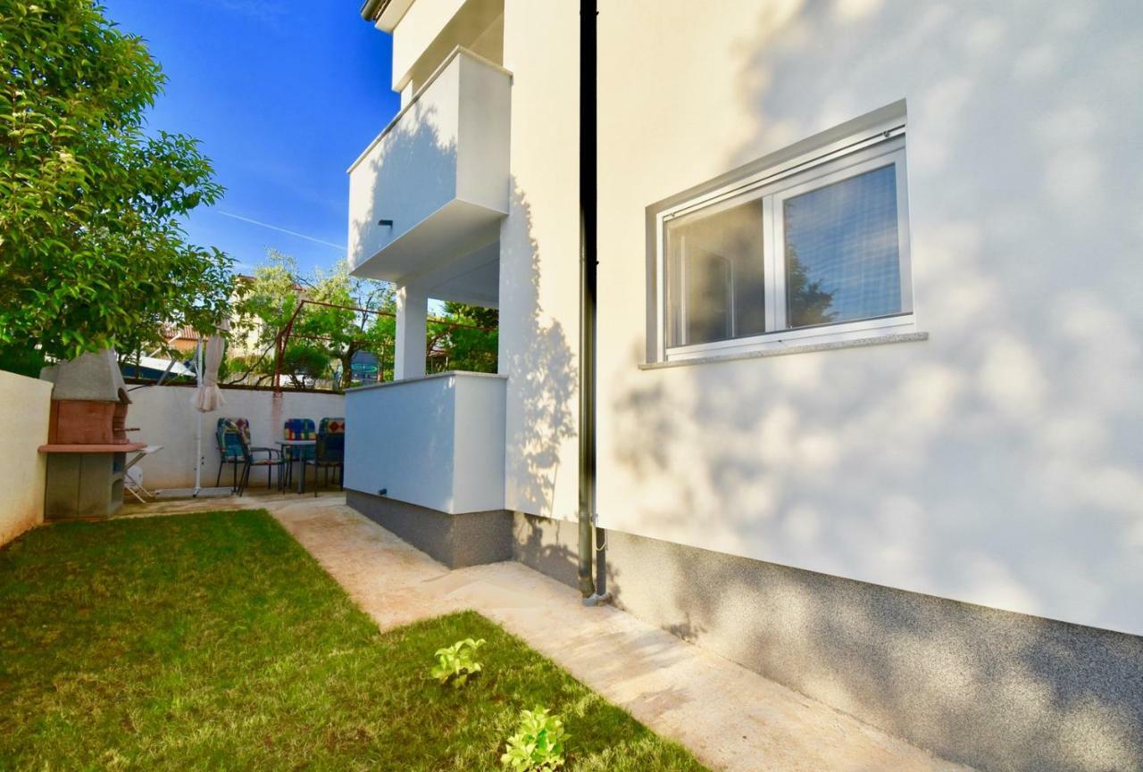 Apartments Mira พูลา ภายนอก รูปภาพ