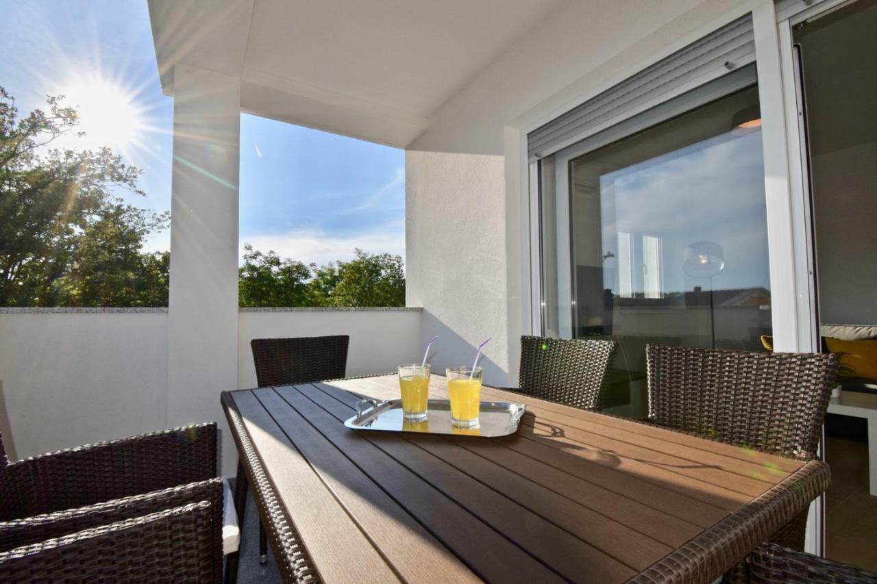 Apartments Mira พูลา ภายนอก รูปภาพ